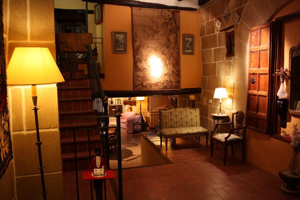 La Casa De Sebastian Guest House Валдеробрес Екстериор снимка