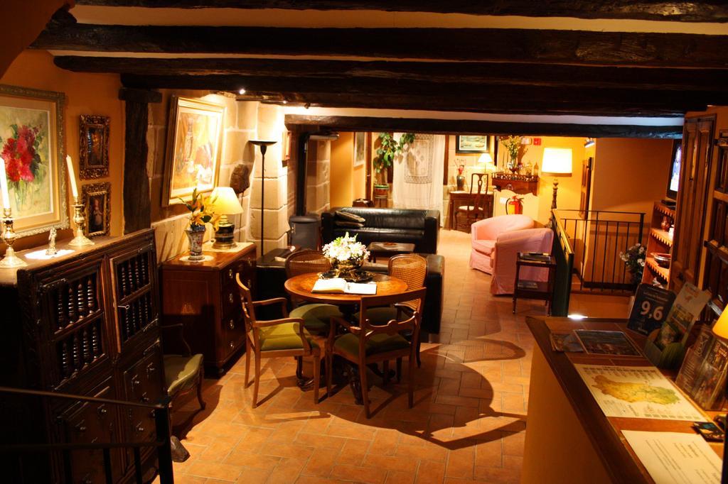 La Casa De Sebastian Guest House Валдеробрес Екстериор снимка
