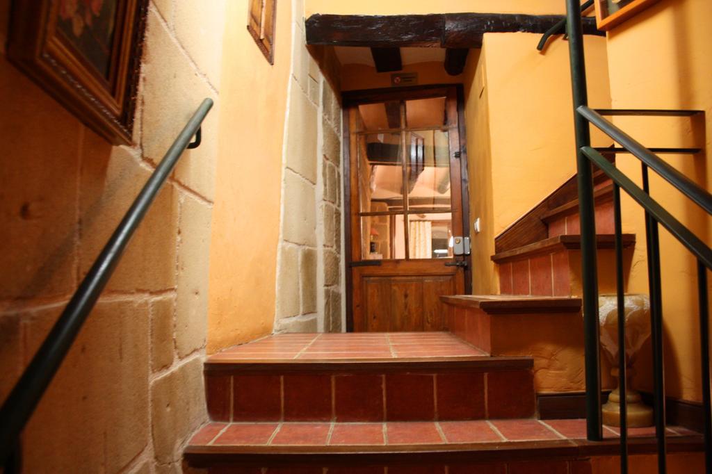 La Casa De Sebastian Guest House Валдеробрес Екстериор снимка
