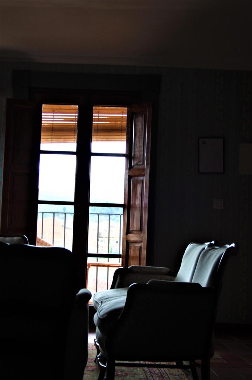 La Casa De Sebastian Guest House Валдеробрес Екстериор снимка