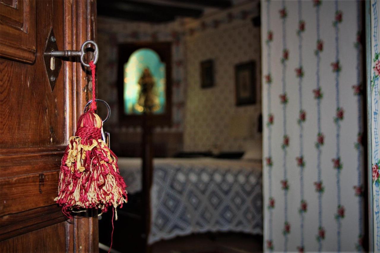 La Casa De Sebastian Guest House Валдеробрес Екстериор снимка