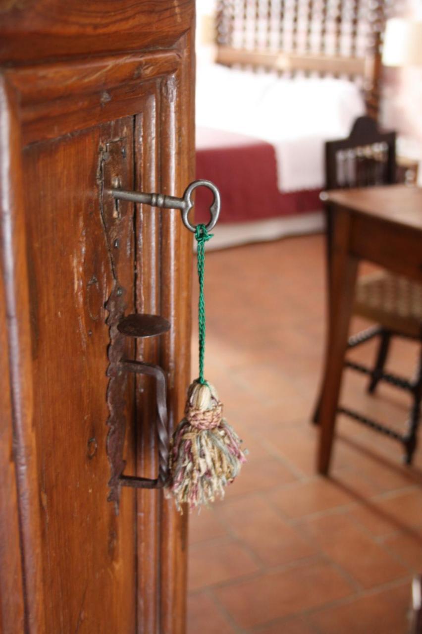 La Casa De Sebastian Guest House Валдеробрес Екстериор снимка
